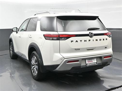 2023 Nissan Pathfinder SL