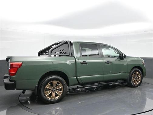 2024 Nissan Titan SV