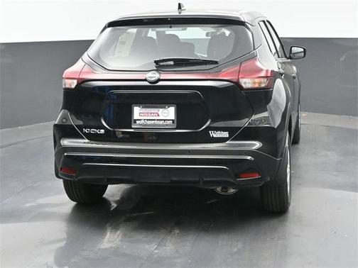 2025 Nissan Kicks S