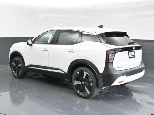 Aspen White Tricoat 2026 Nissan Kicks SR