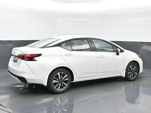 Aspen White Tricoat 2025 Nissan Versa 1.6 SV