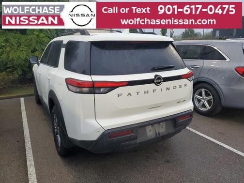 2022 Nissan Pathfinder SV