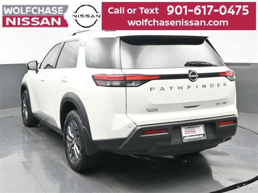 2022 Nissan Pathfinder SV