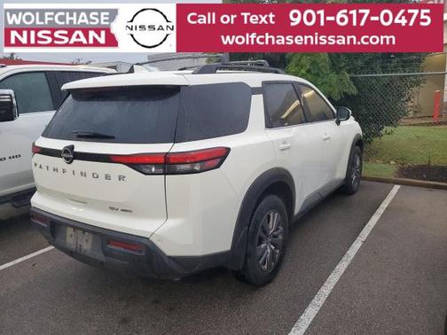 2022 Nissan Pathfinder SV