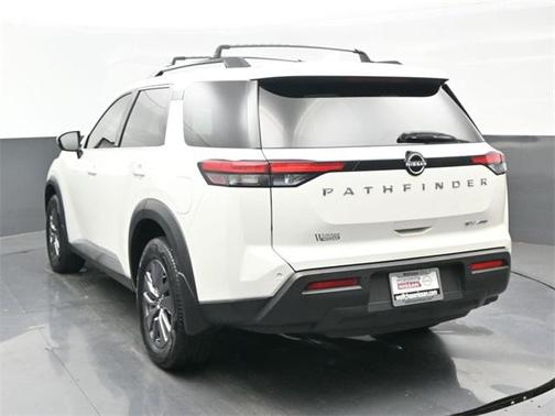 2022 Nissan Pathfinder SV