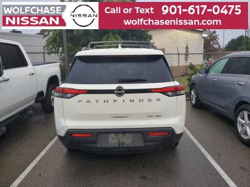 2022 Nissan Pathfinder SV