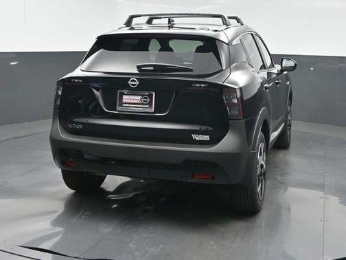 Super Black 2027 Nissan Kicks SV