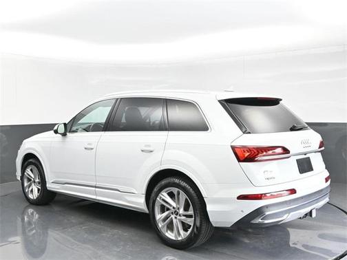 2023 Audi Q7 55 Premium Plus