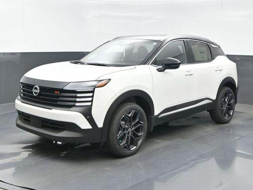 Aspen White/Super Black 2026 Nissan Kicks SR