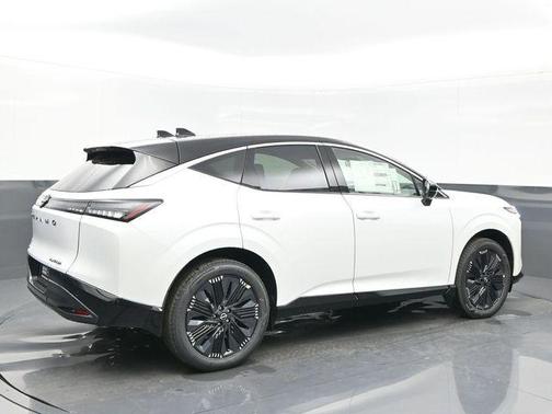 Everest White Pearl/Black 2026 Nissan Murano Platinum