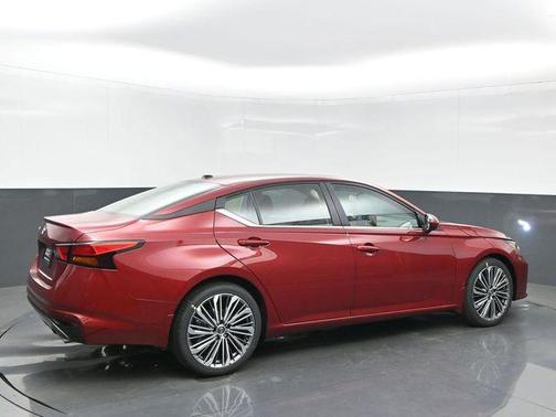 Scarlet Ember Tintcoat 2026 Nissan Altima 2.5 SV