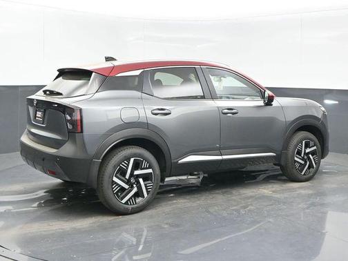 Gun Metallic/Scarlet Ember Tintcoat 2026 Nissan Kicks SV