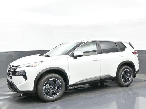 Everest White Pearl Tricoat 2026 Nissan Rogue SV