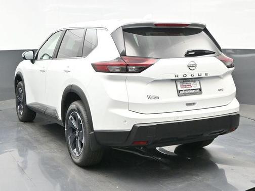 Everest White Pearl Tricoat 2026 Nissan Rogue SV