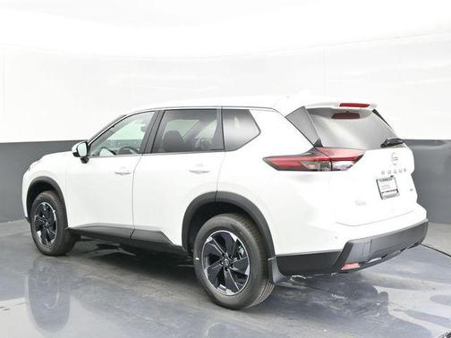 Everest White Pearl Tricoat 2026 Nissan Rogue SV