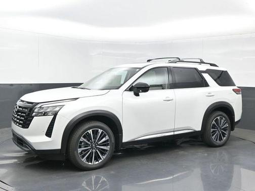 Everest White Pearl Tricoat 2026 Nissan Pathfinder Platinum