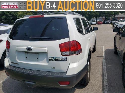 Clear White 2009 Kia Borrego LX