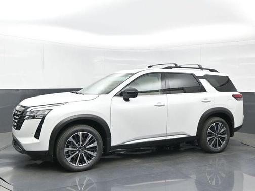 Everest White Pearl Tricoat 2026 Nissan Pathfinder Platinum