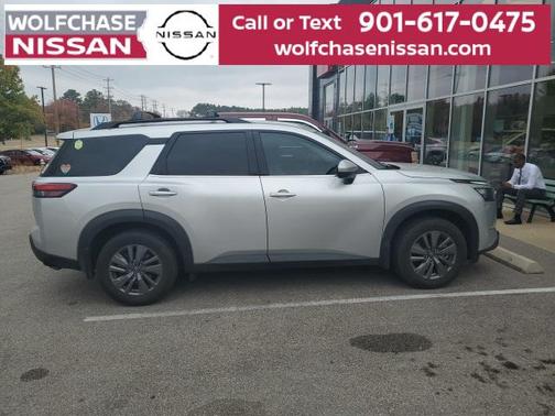 2024 Nissan Pathfinder SV