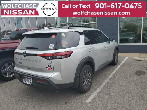 2024 Nissan Pathfinder SV