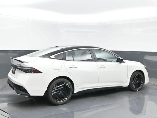 Aspen White/Super Black 2026 Nissan Sentra SR