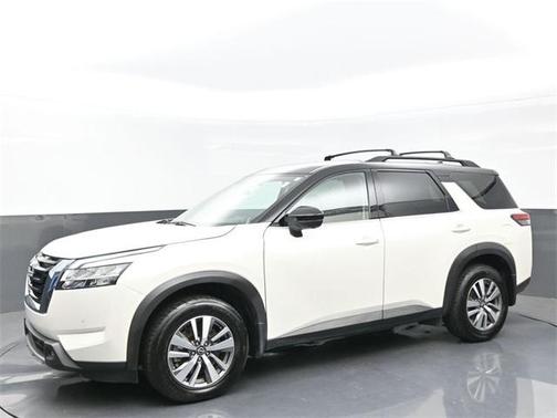 2023 Nissan Pathfinder SL