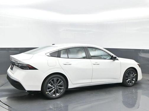 Aspen White Tricoat 2026 Nissan Sentra SL