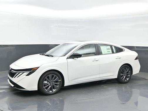 Aspen White Tricoat 2026 Nissan Sentra SL