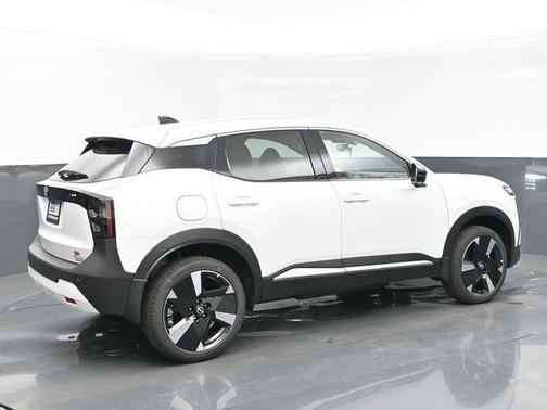 Aspen White Tricoat 2026 Nissan Kicks SR