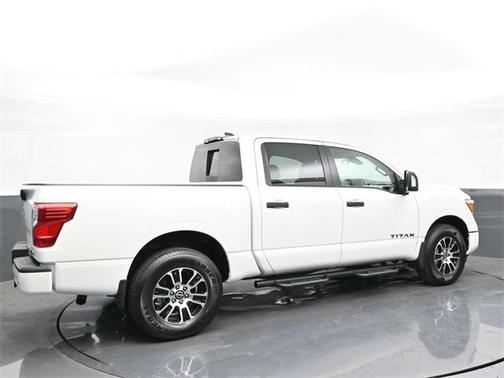 2024 Nissan Titan SV