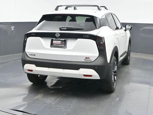 Aspen White Tricoat 2026 Nissan Kicks SR