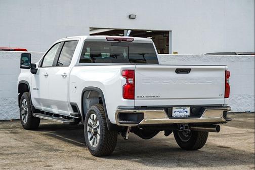 Summit White 2026 Chevrolet Silverado 2500 LT