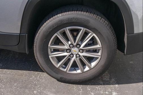 Sterling Gray Metallic 2023 Chevrolet Traverse LT Cloth
