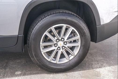 Sterling Gray Metallic 2023 Chevrolet Traverse LT Cloth