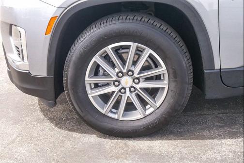 Sterling Gray Metallic 2023 Chevrolet Traverse LT Cloth