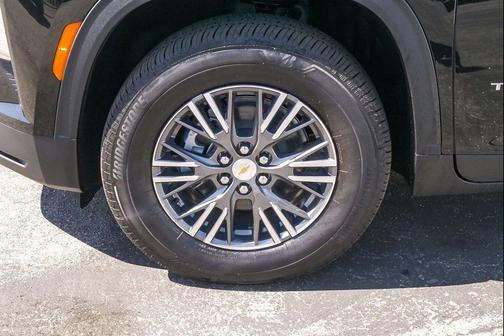 Mosaic Black Metallic 2026 Chevrolet Traverse LT