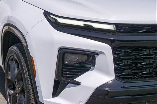 Polar White Tricoat 2026 Chevrolet Traverse RS