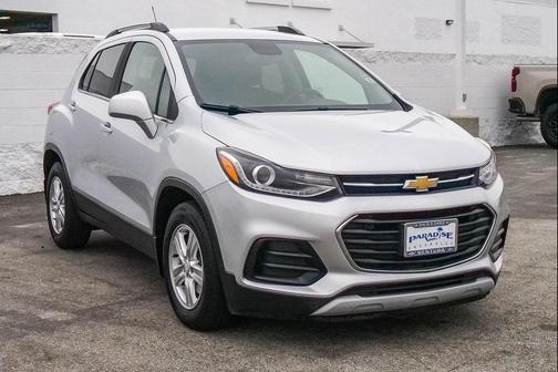 Silver Ice Metallic 2020 Chevrolet Trax LT