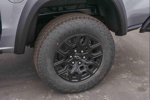 Sterling Gray Metallic 2026 Chevrolet Colorado Trail Boss