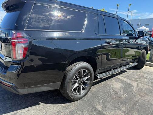 2022 Chevrolet Suburban 4WD Z71