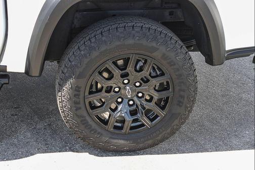 Summit White 2024 Chevrolet Colorado Trail Boss