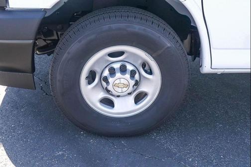 Summit White 2026 Chevrolet Express 2500 LT