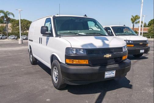 Summit White 2026 Chevrolet Express 2500 LT
