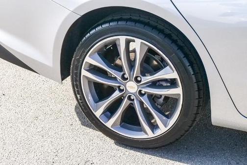 2022 Chevrolet Malibu FWD LT