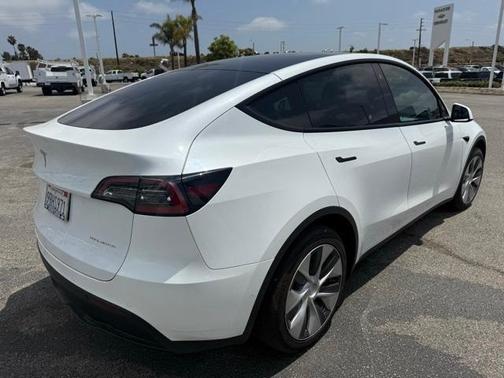 2022 Tesla Model Y Long Range Dual Motor All-Wheel Drive