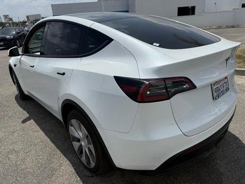 2022 Tesla Model Y Long Range Dual Motor All-Wheel Drive