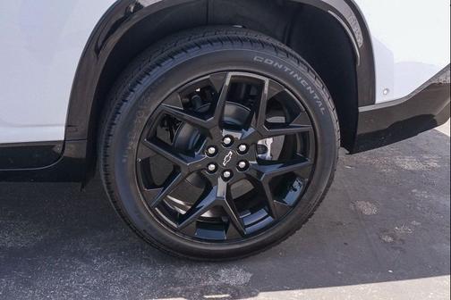 Polar White Tricoat 2026 Chevrolet Traverse RS