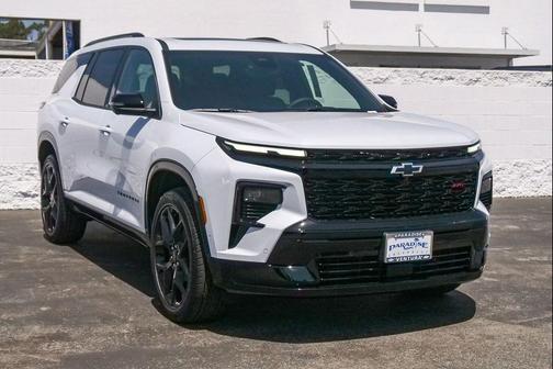Polar White Tricoat 2026 Chevrolet Traverse RS