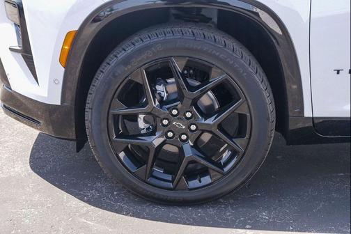 Polar White Tricoat 2026 Chevrolet Traverse RS