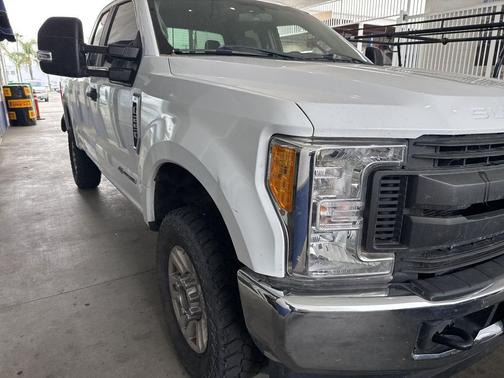 Oxford White 2017 Ford F-250 XLT